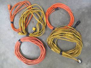 lot 109 image: 4 EXTENSION CORDS