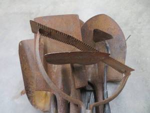 lot 128 image: LOT OF SHOVELS, RAKE, AND OTHER MISC TOOLS