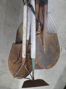 lot 129 image: LOT OF SHOVELS, RAKE, PITCH FORKS, HOES, AND MORE