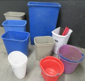 lot 130 image: LARGE LOT OF GARBAGE CANS, CLEANING CONTAINERS, BUCKETS, AND RECYCLING BIN
