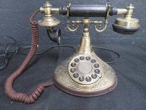 lot 136 image: VINTAGE LOOK PRINCESS PHONE AND GLASS WARE
