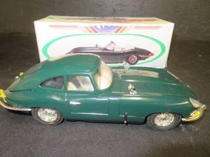 lot 139 image: VINTAGE  COLLECTABLE LUXE CAR