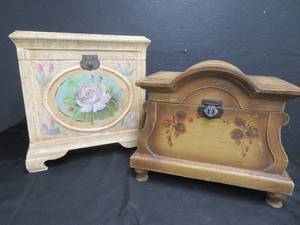 lot 143 image: 2 LITTLE WOODEN CHESTS