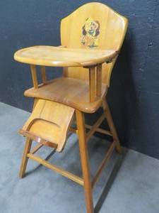 lot 144 image: VINTAGE HIGHCHAIR