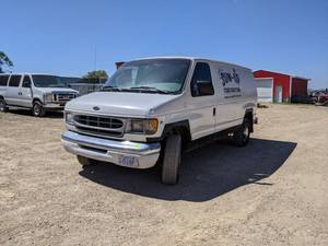 lot 2 image: 2000 Ford E-350 Cargo Van
