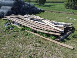 lot 28 image: Huge Pile of Composite Decking - Includes about (36) Boards - Measures 5-14 x 1 x 16