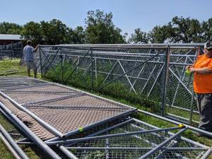 lot 35 image: Rolling Gate Panel - 22 4 Wide x 5 5 Tall