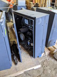 lot 50 image: Linear Gate Drive - This is the Power Unit for large Sliding Gates  Fences - Working when Removed - Box is open but latch is locked  - No Key
