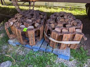 lot 70 image: Set of Over Wheel Steel Tracks for Skidloader - Owner states they were on his Bobcat S185