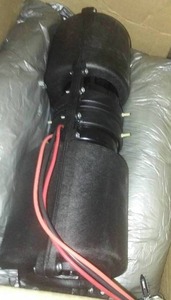 lot 28 image: Bergstrom BFZ81 Blower Assembly 12v Double Motor