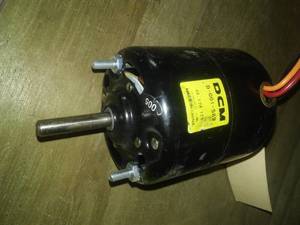 lot 52 image: DCM D-001-589 12 Volt 2 Speed Fan Blower Motor