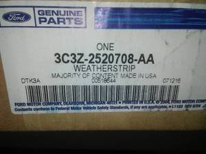 lot 254 image: Weatherstrip. Body. Door.3C3Z-2520708-AA  Excursion, F-250 Super Duty, F-350 Super Duty, F-450 Super Duty, F-550 Super Duty