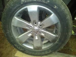 lot 309 image: Ford 6 Lug 20 in. Alloy Rims (4) Very Good