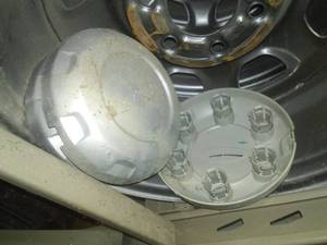 lot 330A image: 4 center caps - 6 lug 17,   FL34 1015AA