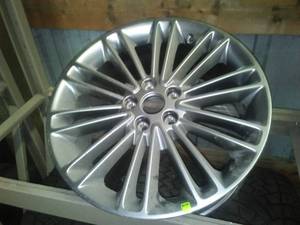lot 313 image: 18 in. Ford Alloy Rim (1) NEW
