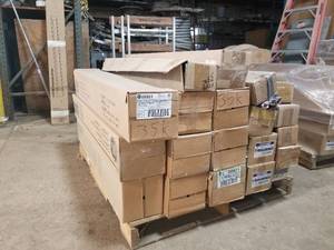 Lot of (1 Pallet) Light Bulbs