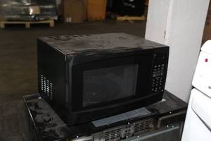 lot 686 image: Household Microwave Oven (New )