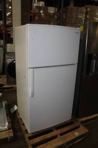 lot 679 image: Daewoo Refrigerator Freezer FRG2121BRW (display model)