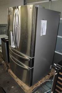lot 604 image: LG Side-by-Side Single Drawer Refrigerator Bottom Freezer with WaterIce LMXS30776S (return to vendor)