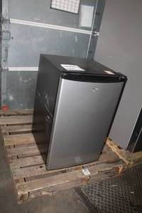 lot 605 image: Whirlpool Mini Refrigerator 4.3-cu.ft. WH43S1E (return to vendor)