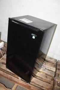 lot 613 image: Danby Mini Refrigerator (display model)