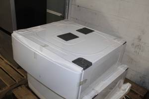 lot 614 image: Pedestal