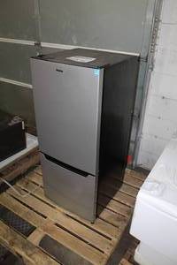 lot 618 image: Danby Mini Refrigerator Freezer DCR041C1BSLDB-6 (New )