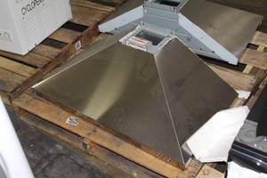 lot 612 image: Whirlpool Oven Hood