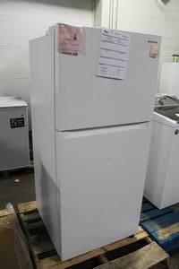 lot 640 image: Samsung Refrigerator Freezer RT18M6215WW (return to vendor)