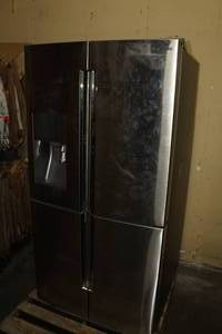 lot 714 image: Samsung Side-by-Side Refrigerator Bottom Freezer with WaterIce RF28K9380SR (used)
