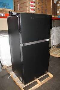 lot 703 image: Samsung Refrigerator Freezer RT21M6215SG (display model)
