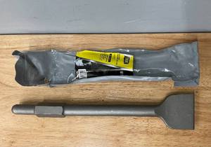 lot 4 image: Stark 3 x 16 Cast Metal Scaling Chisel 