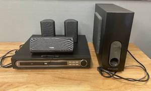 lot 47 image: Magnavox DVD Digital Home Cinema System MRD-200