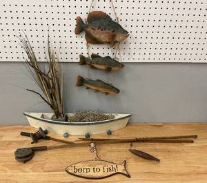 lot 48 image: Lot of Fishing Decor Items