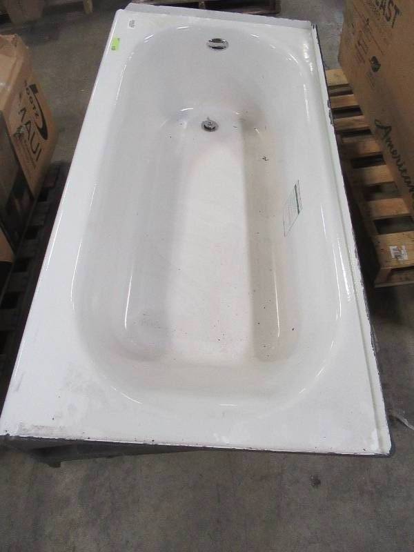 lot 530 image: 60 x 30 Left Drain Tub in White. - Slight Bend On RH Bottom Corner of Apron.