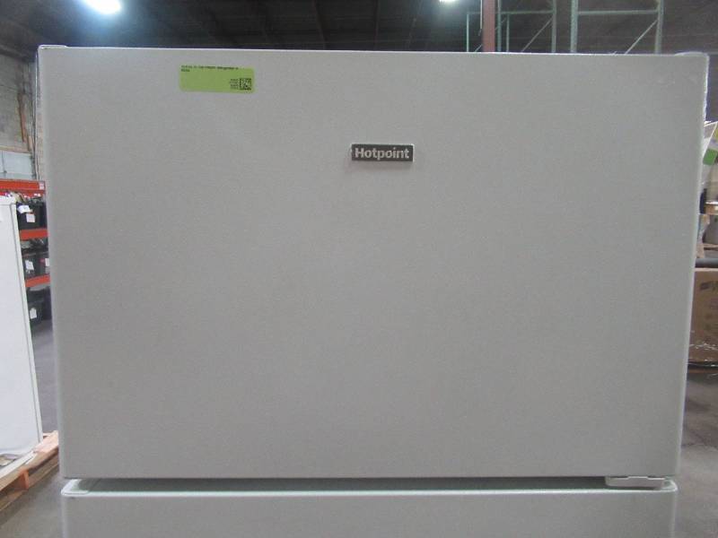 lot 603 image: Hotpoint 15.6 cu. ft. Top Freezer Refrigerator in White HPS16BTNLWW