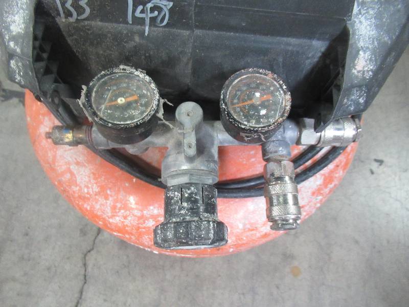 lot 50 image: RIDGID 6 Gal. Portable Electric Pancake Air Compressor OF60150HB - For partsrestore.