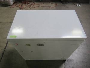 lot 208 image: Frigidaire 7.0 cu ft Chest Freezer White FFFC07M2UW