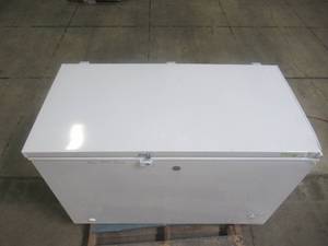 lot 214 image: GE 10.6 cu. ft. Chest Freezer in White FCM11PHWW