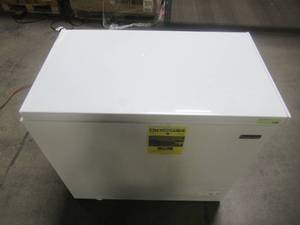 lot 215 image: Magic Chef 7.0 cu. ft. Chest Freezer in White -4 HMCF7W4