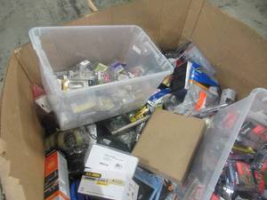 lot 302 image: WHOLESALE MIXED PALLET OF HARDWARE AND COMMERCIAL SUPPLIES