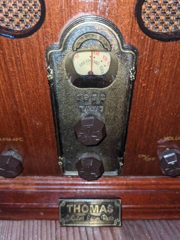 lot 121 image: Vintage Thomas Collectors Edition Radio AMFM Cassette 1934 Replica Works