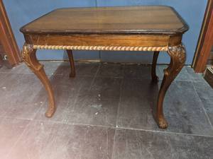 lot 55 image: Antique Occasional Table