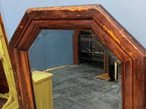 lot 45 image: Long American Drew Octagon Mirror