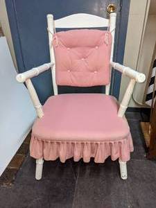 lot 52 image: Charming Petite White Chair