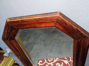 lot 47 image: Long American Drew Octagon Mirror