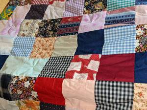 lot 42 image: Handmade BlueMulti-Color Quilt 58 x 76