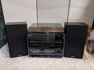 lot 128 image: Old School Toshiba Stereo Sound System SL-3127