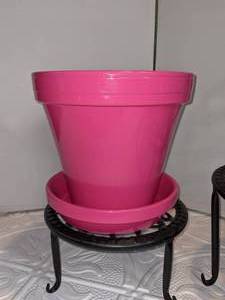 lot 133 image: Bright Pink Flower Pot & Decorative Stands