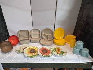lot 80 image: Assortment of Vintage Melamine Dishes - Texas Ware & More